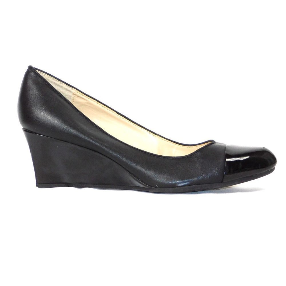 NWT Adrienne Vittadini "Manassas" Black with Patent Toe Cap Wedge